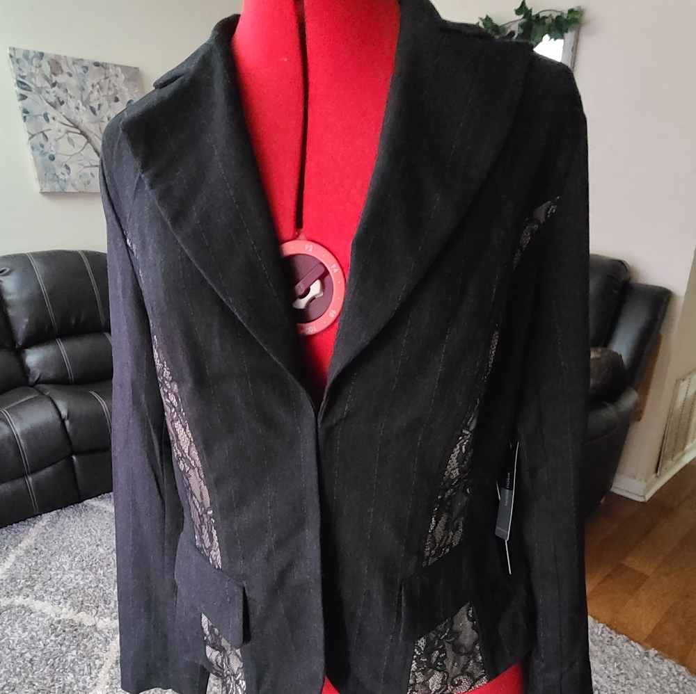 Beautiful blazer - Picture 3 of 6